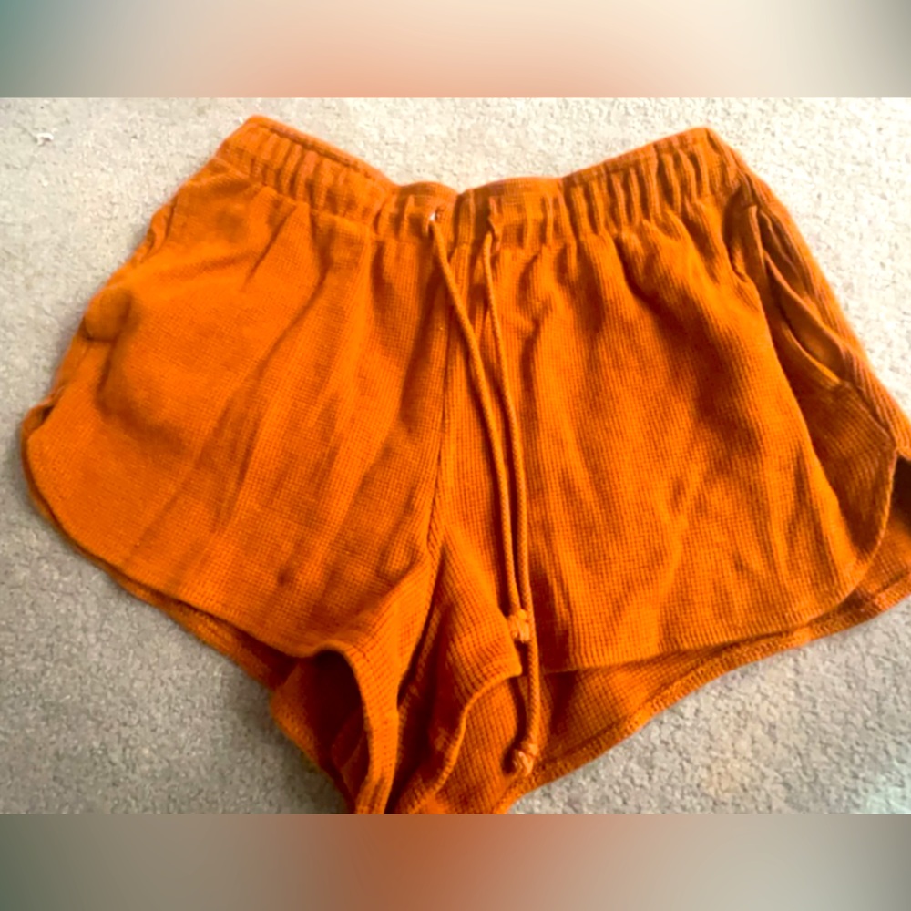 never worn… perfect for the fall look!!
